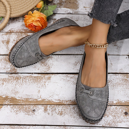 These women's slip-on shoes are lightweight, comfortable, and soft.