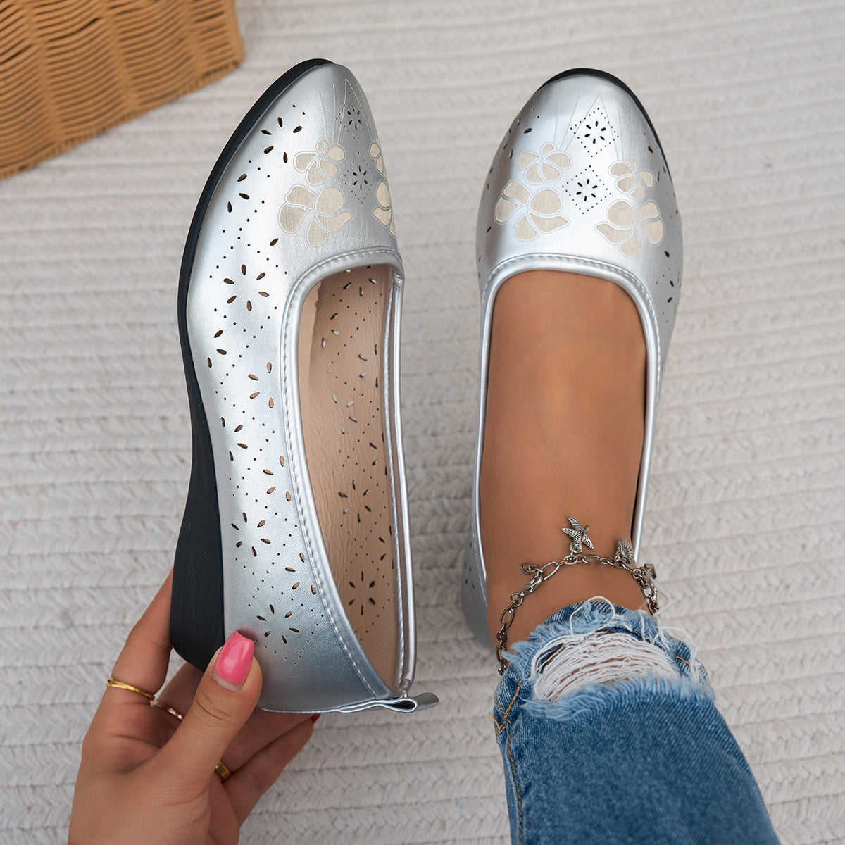 Women's orthopedic slip-on shoes, comfortable and breathable.