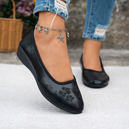 Women's orthopedic slip-on shoes, comfortable and breathable.