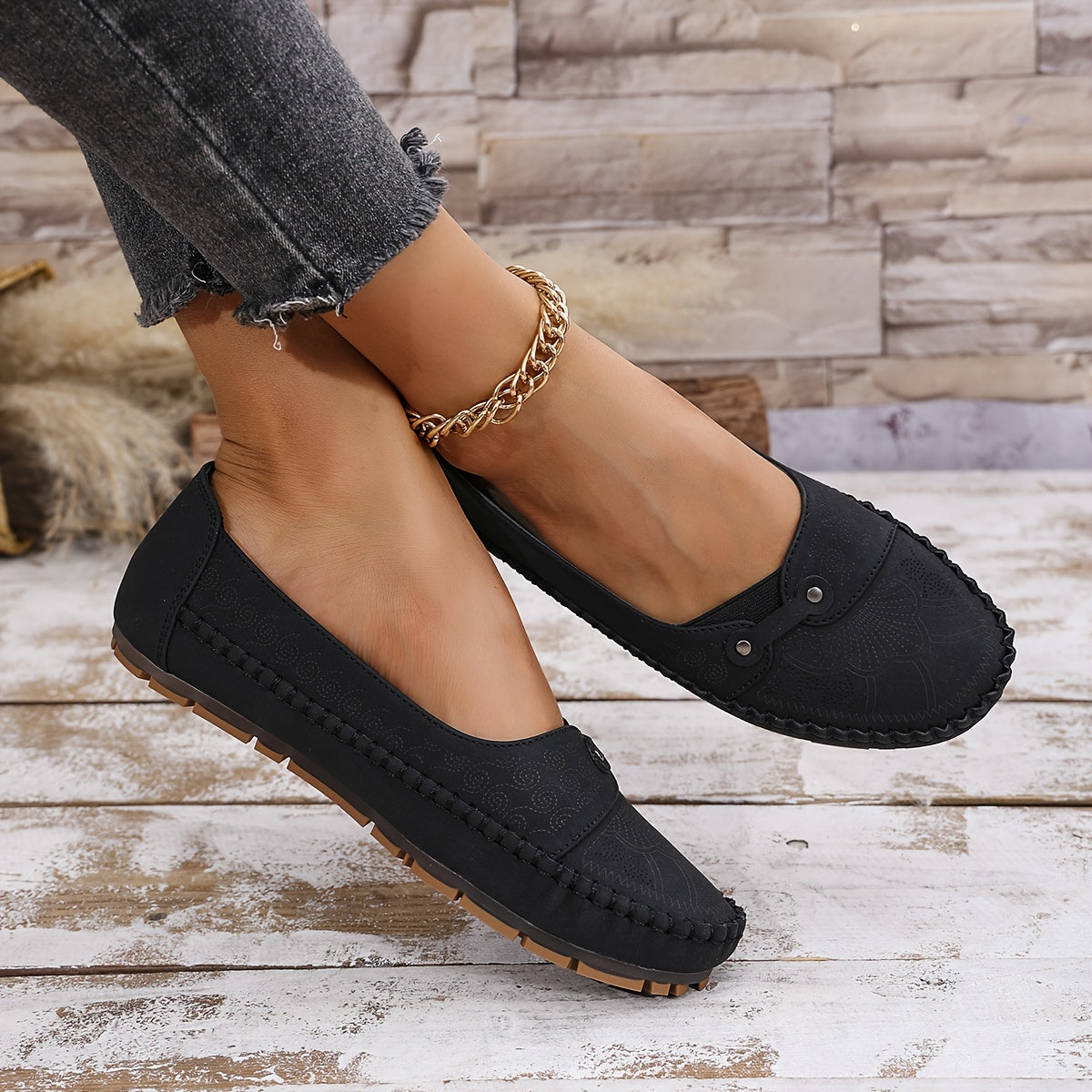 These women's slip-on shoes are lightweight, comfortable, and soft.