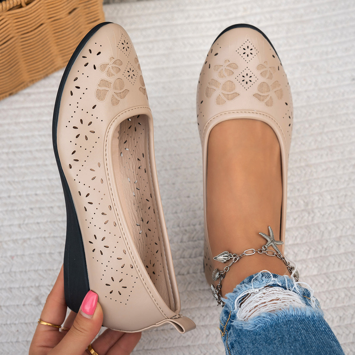 Women's orthopedic slip-on shoes, comfortable and breathable.