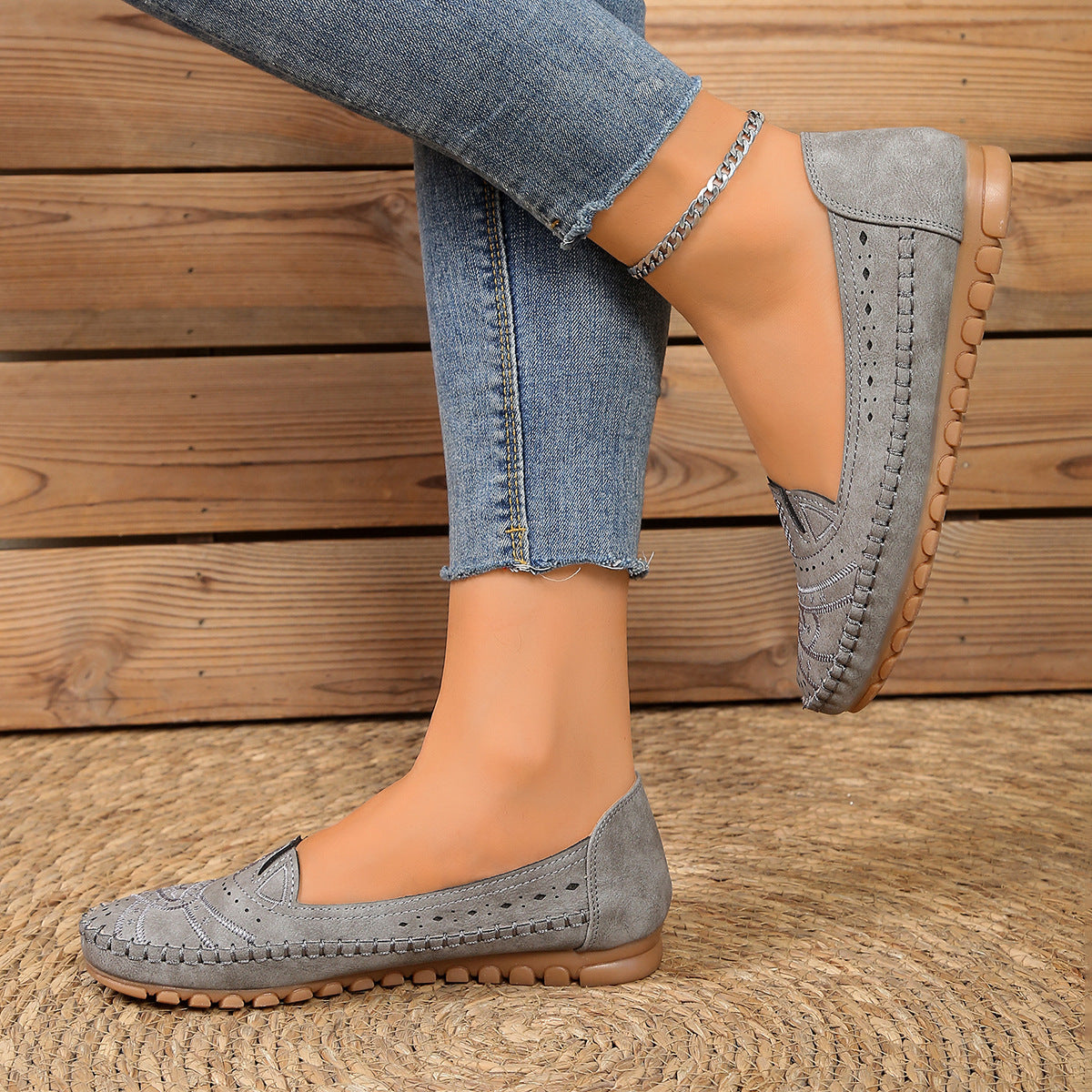 Lightweight, breathable orthopedic leather shoes