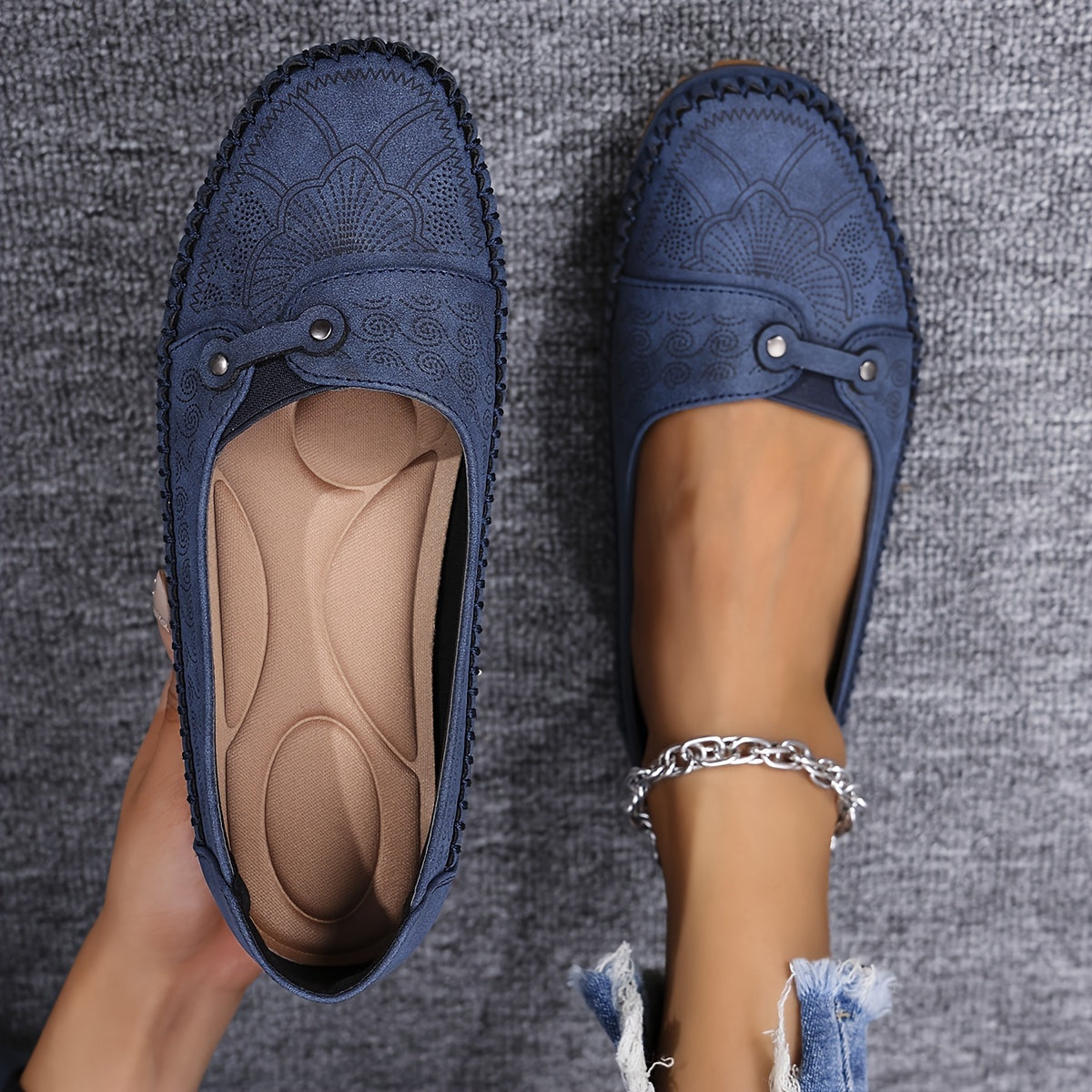 These women's slip-on shoes are lightweight, comfortable, and soft.